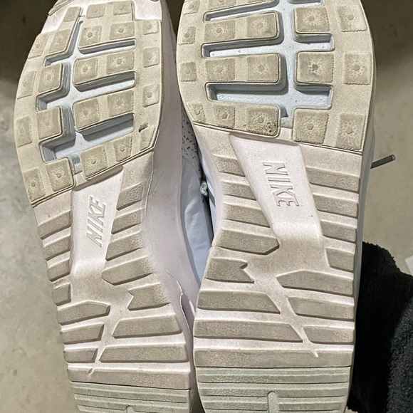 Nike - Picture 2 of 5